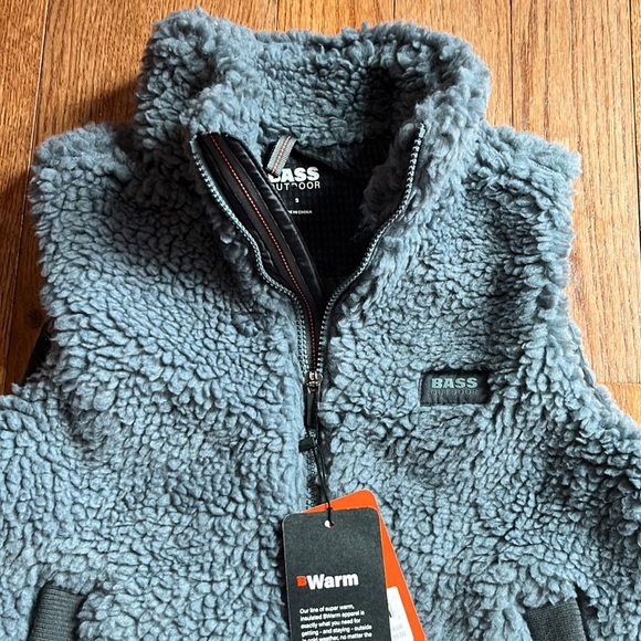 NWT Bass Outdoor Sherpa Vest size small - Picture 10 of 11